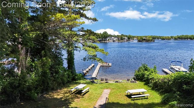 760 Heights Road Road, Lake Orion, MI 48362