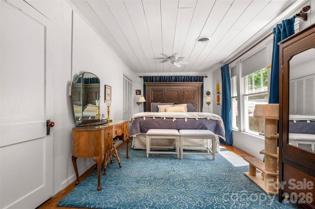 415 E Lakeshore Drive, Landrum, SC 29356