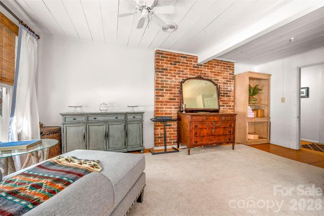 415 E Lakeshore Drive, Landrum, SC 29356