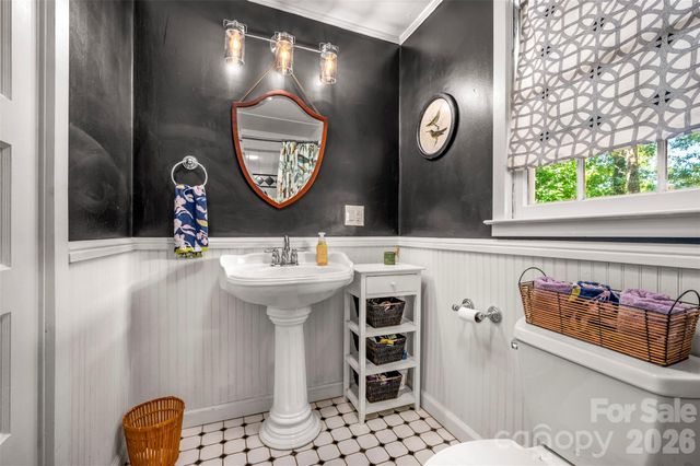 415 E Lakeshore Drive, Landrum, SC 29356