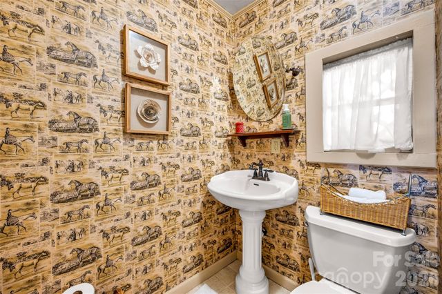 415 E Lakeshore Drive, Landrum, SC 29356