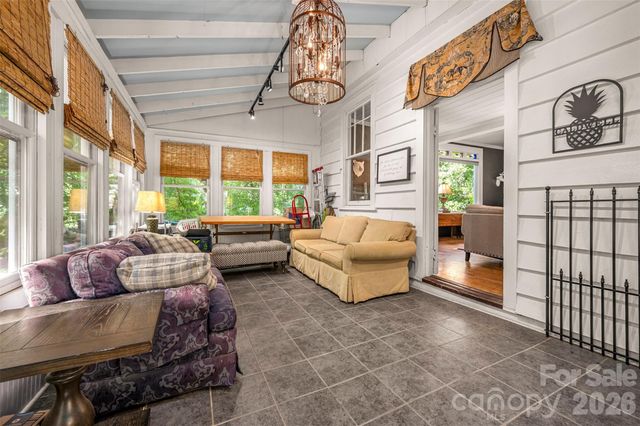 415 E Lakeshore Drive, Landrum, SC 29356