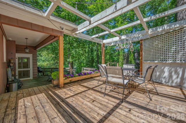 415 E Lakeshore Drive, Landrum, SC 29356