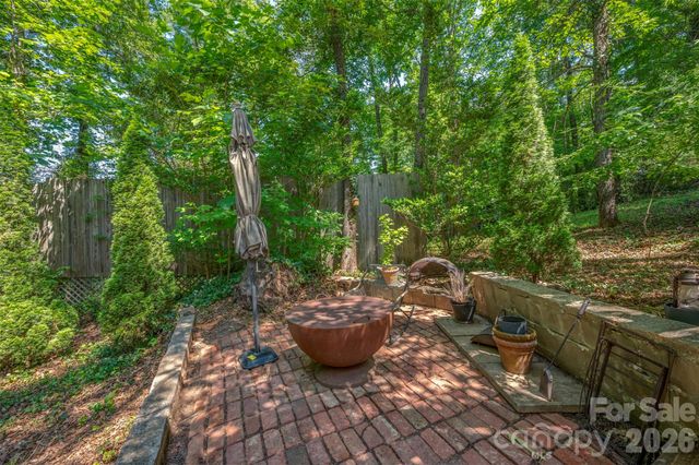415 E Lakeshore Drive, Landrum, SC 29356