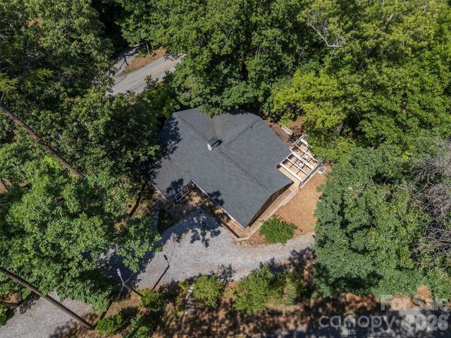 415 E Lakeshore Drive, Landrum, SC 29356