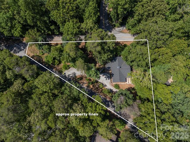415 E Lakeshore Drive, Landrum, SC 29356