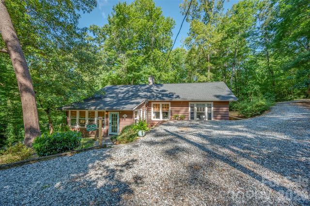 415 E Lakeshore Drive, Landrum, SC 29356