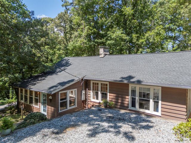 415 E Lakeshore Drive, Landrum, SC 29356