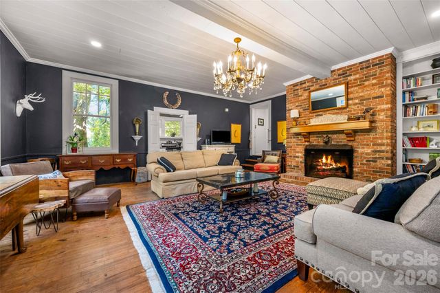 415 E Lakeshore Drive, Landrum, SC 29356