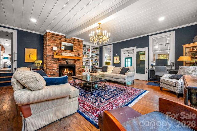 415 E Lakeshore Drive, Landrum, SC 29356