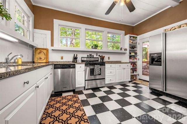 415 E Lakeshore Drive, Landrum, SC 29356