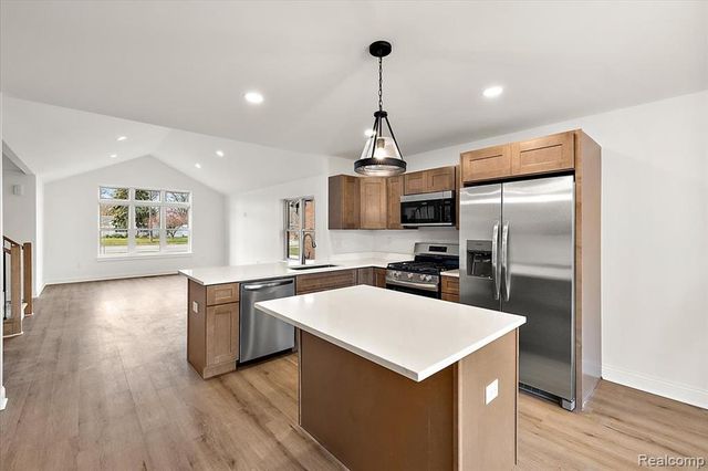 28710 Little Mack Avenue, Saint Clair Shores, MI 48081