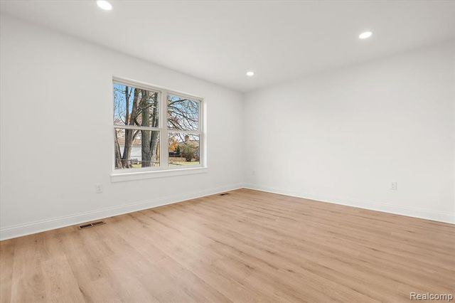 28710 Little Mack Avenue, Saint Clair Shores, MI 48081