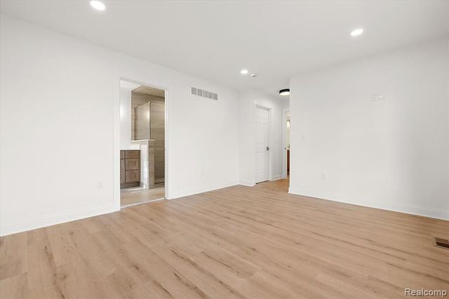 28710 Little Mack Avenue, Saint Clair Shores, MI 48081