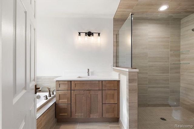 28710 Little Mack Avenue, Saint Clair Shores, MI 48081