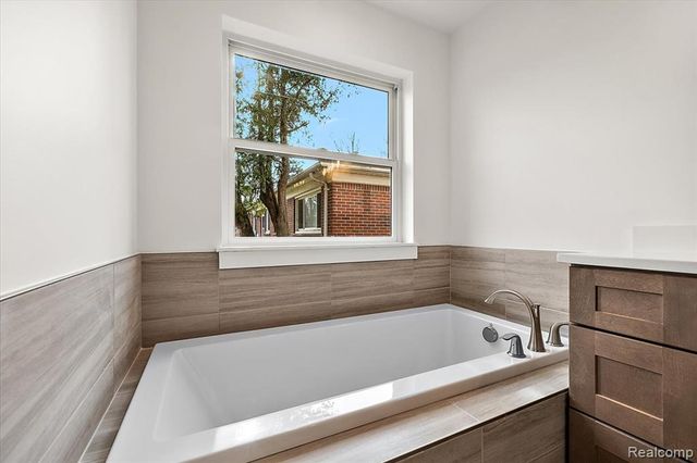 28710 Little Mack Avenue, Saint Clair Shores, MI 48081