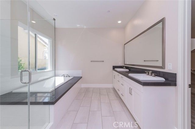 60 Ray, Irvine, CA 92618