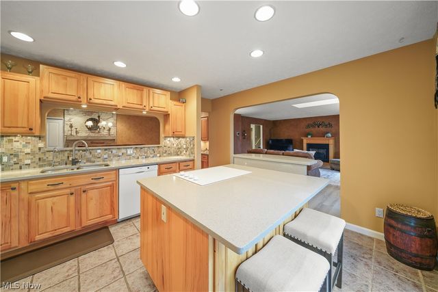 8266 Pebble Creek Court, Chagrin Falls, OH 44023