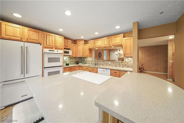 8266 Pebble Creek Court, Chagrin Falls, OH 44023