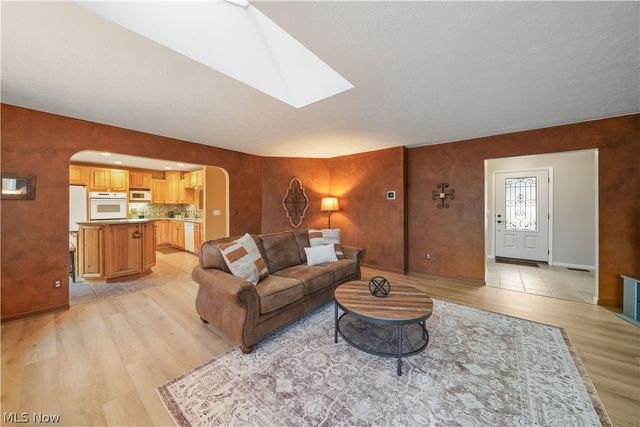 8266 Pebble Creek Court, Chagrin Falls, OH 44023