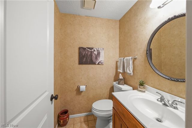 8266 Pebble Creek Court, Chagrin Falls, OH 44023