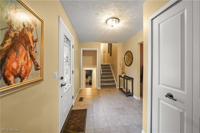 8266 Pebble Creek Court, Chagrin Falls, OH 44023