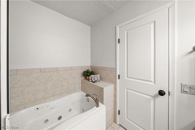 8266 Pebble Creek Court, Chagrin Falls, OH 44023