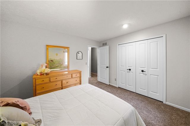 8266 Pebble Creek Court, Chagrin Falls, OH 44023