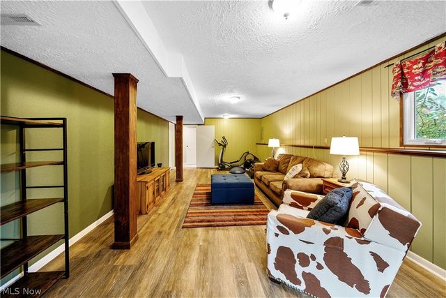 8266 Pebble Creek Court, Chagrin Falls, OH 44023