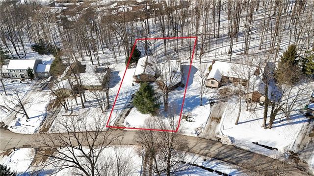 8266 Pebble Creek Court, Chagrin Falls, OH 44023