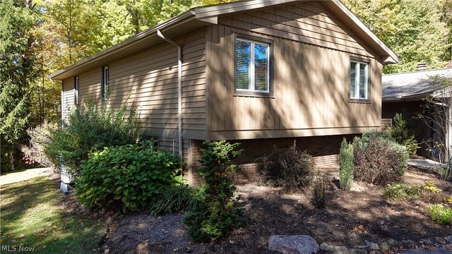 8266 Pebble Creek Court, Chagrin Falls, OH 44023
