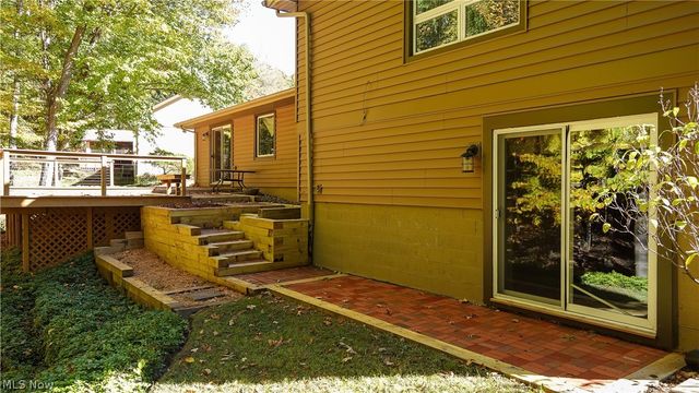 8266 Pebble Creek Court, Chagrin Falls, OH 44023