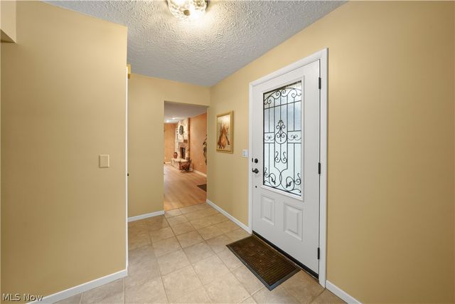 8266 Pebble Creek Court, Chagrin Falls, OH 44023