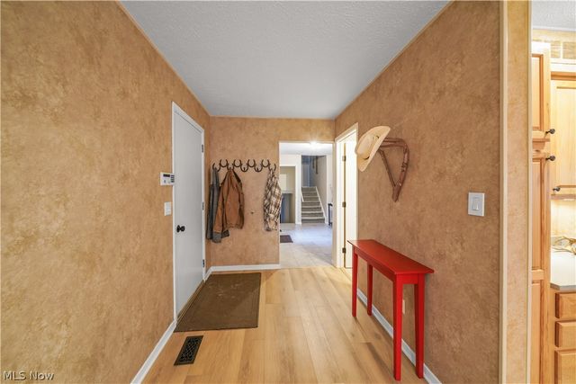 8266 Pebble Creek Court, Chagrin Falls, OH 44023