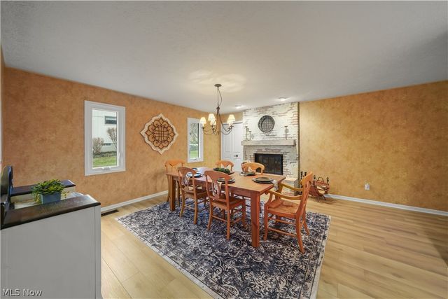 8266 Pebble Creek Court, Chagrin Falls, OH 44023