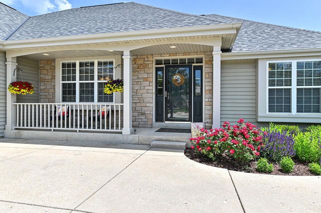 10356 S Rosemont LANE, Oak Creek, WI 53154