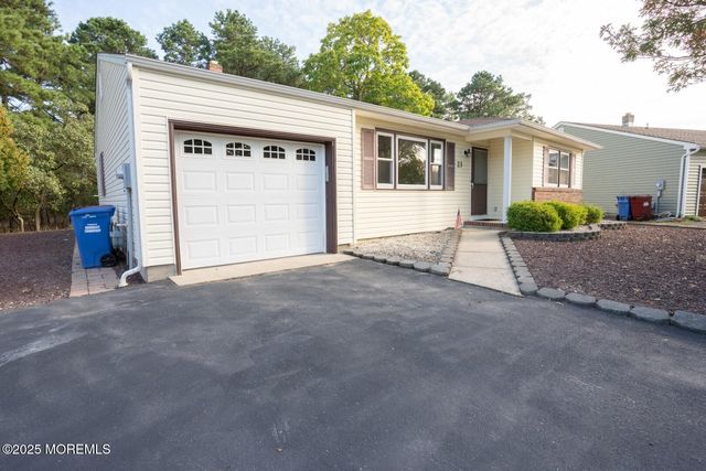 23 Burlington Court, Toms River, NJ 08757