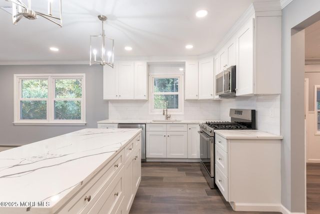 23 Burlington Court, Toms River, NJ 08757