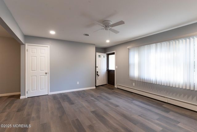 23 Burlington Court, Toms River, NJ 08757