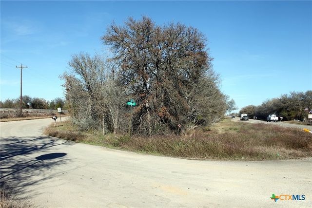 100 Track Road, Dale, TX 78616