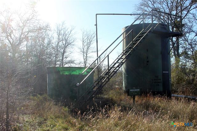 100 Track Road, Dale, TX 78616