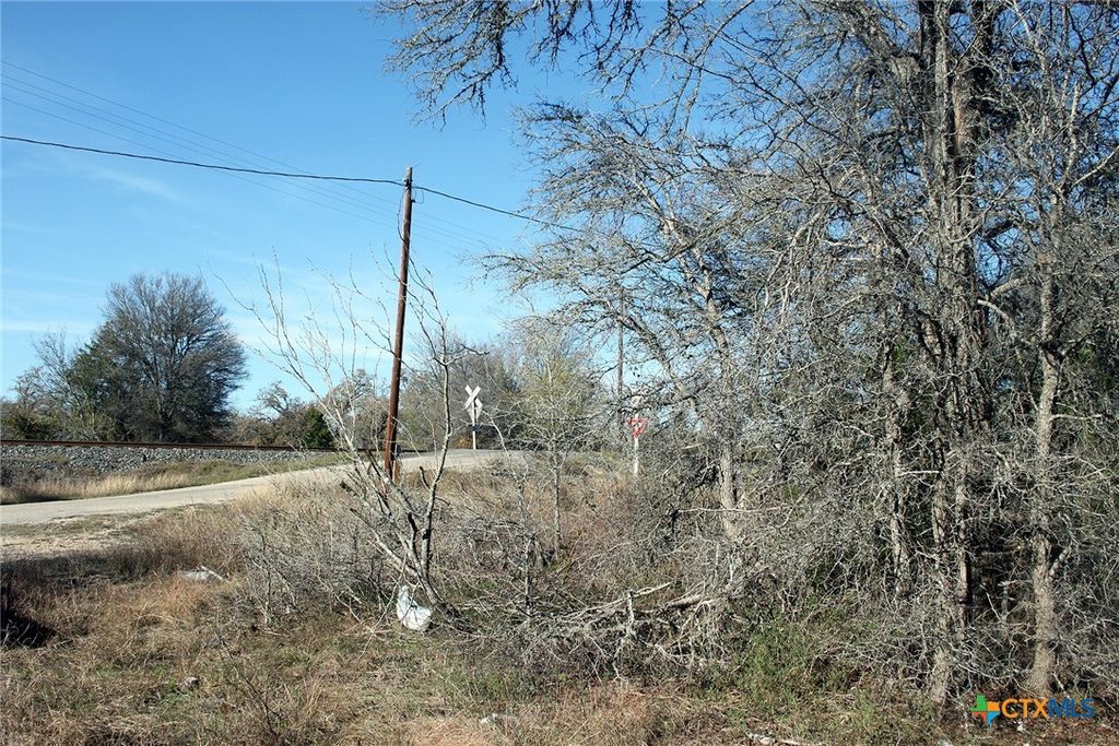 100 Track Road, Dale, TX 78616