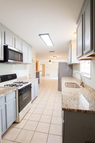 7618 Brookhollow Dr, Tyler, TX 75707