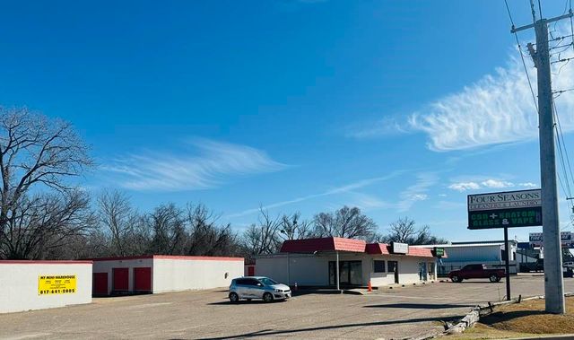 210 N Broadway Street, Joshua, TX 76058