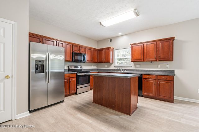 17834 Birch Bend Cir, Louisville, KY 40023