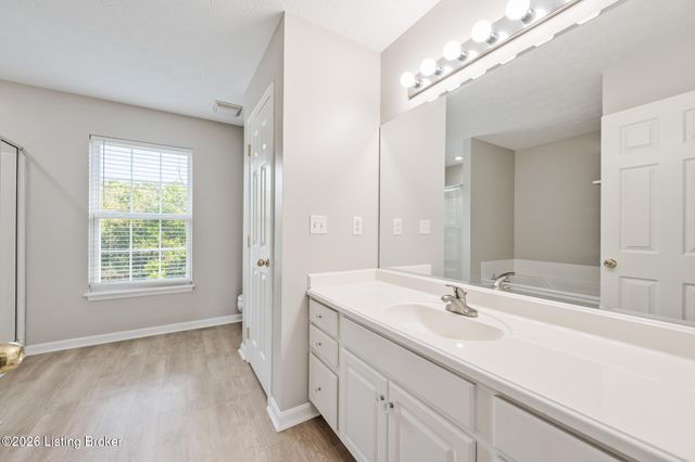 17834 Birch Bend Cir, Louisville, KY 40023