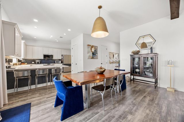 9008 Hobby LN, Jonestown, TX 78645