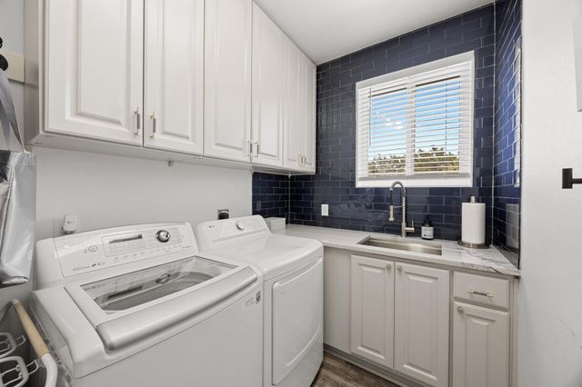 9008 Hobby LN, Jonestown, TX 78645