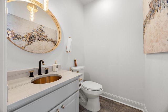 9008 Hobby LN, Jonestown, TX 78645