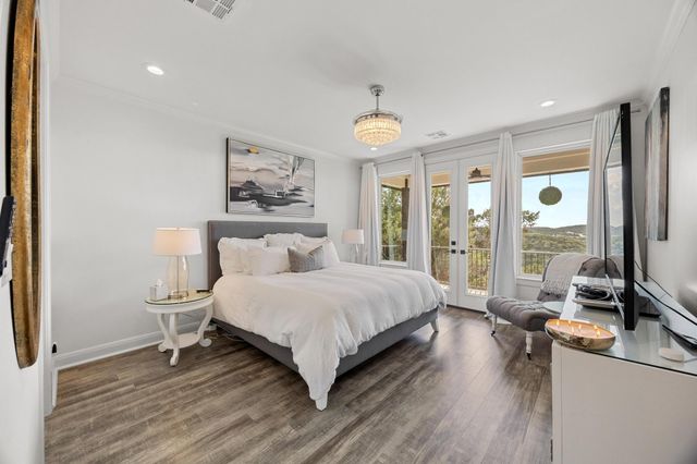 9008 Hobby LN, Jonestown, TX 78645